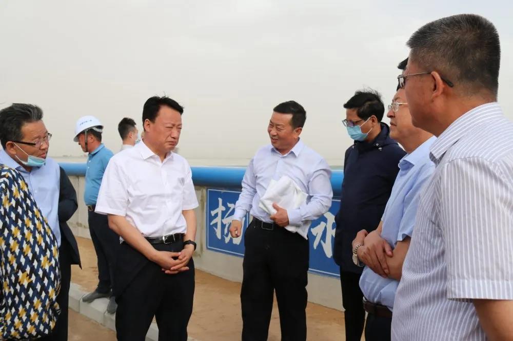 寧夏回族自治區(qū)副主席王和山一行調(diào)研銀川都市圈城鄉(xiāng)西線供水工程西夏水庫(kù)建設(shè)運(yùn)行情況